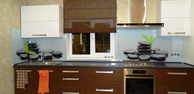 Як доглядати за фартухом зі скла?