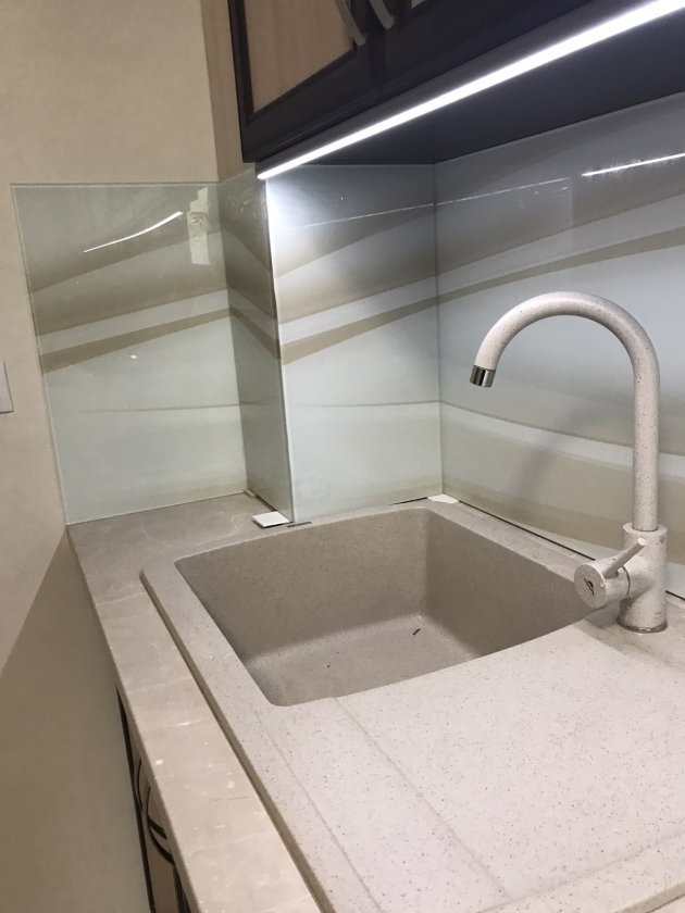 Скіналі зі скла для кухні