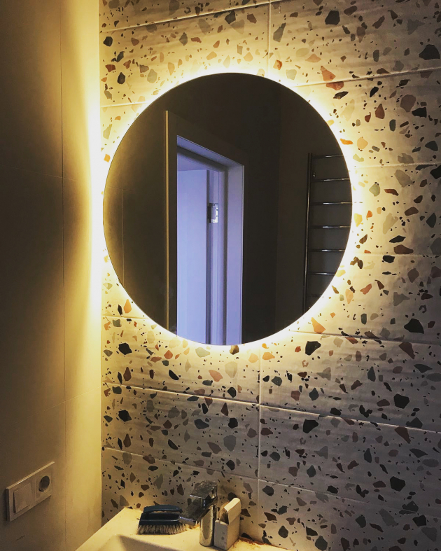 Дзеркало з ЛЕД підсвіткою