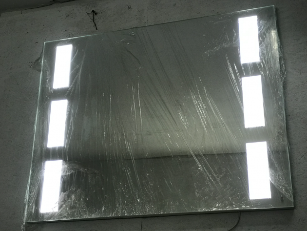 Дзеркало з підсвіткою. В наявності і зі знижкою!